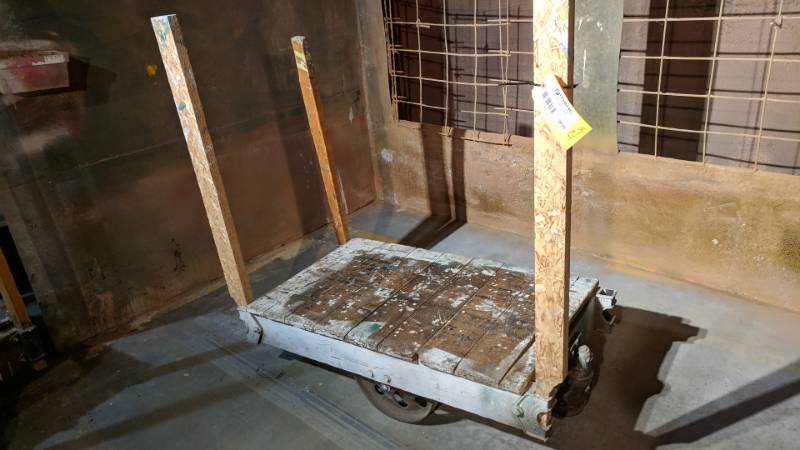 lot 3035 image: Unknown Brand Railroad Cart