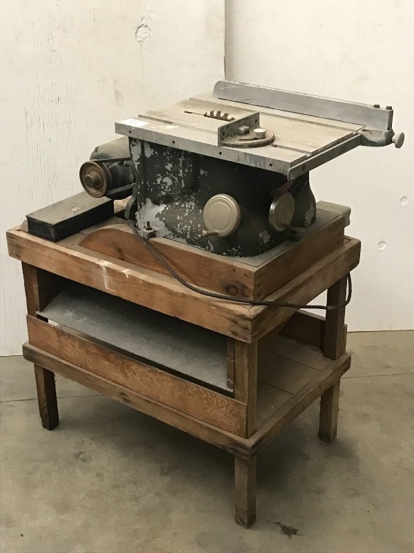 lot 4 image: ShopMaster 115Volt Tablesaw With Wo...