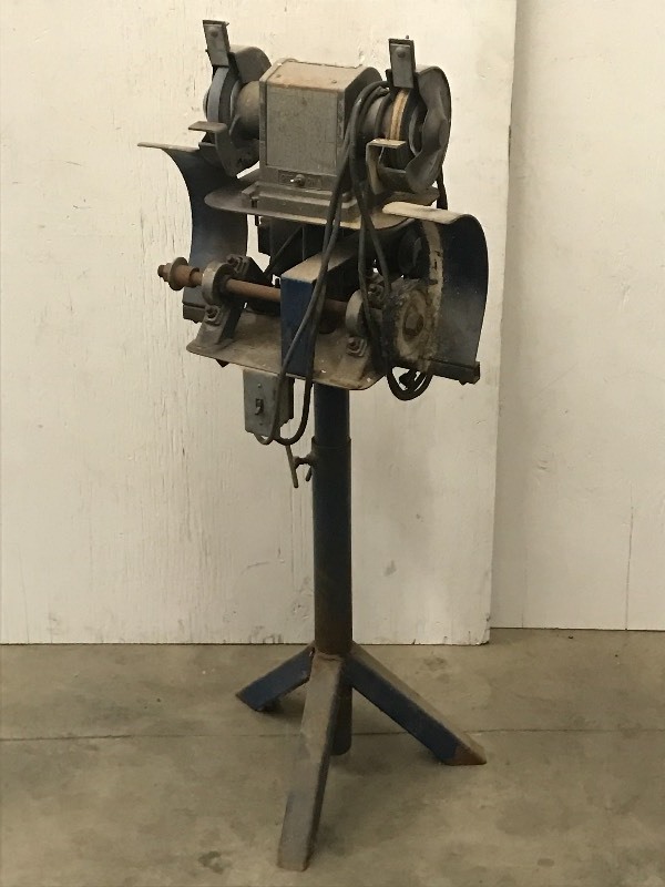 lot 11 image: 120Volt Dual-Wheel Grinder With Ste...