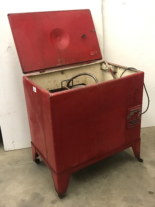 lot 12 image: 120Volt Rolling Electric Parts Wash...