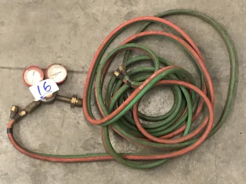 lot 16 image: Oxi-Acetylene Hose With Acetylene G...