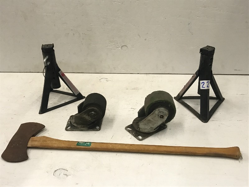 lot 22 image: Lot Of (2) 4000# Jack Stands, (1) ...