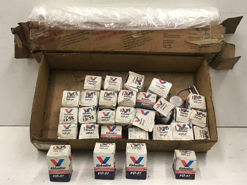 lot 24 image: Box Of Assorted Valvoline Oil Fiter...
