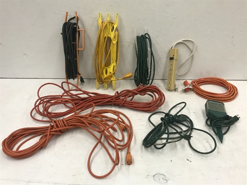 lot 37 image: Box Of Assorted Electrical Extensio...