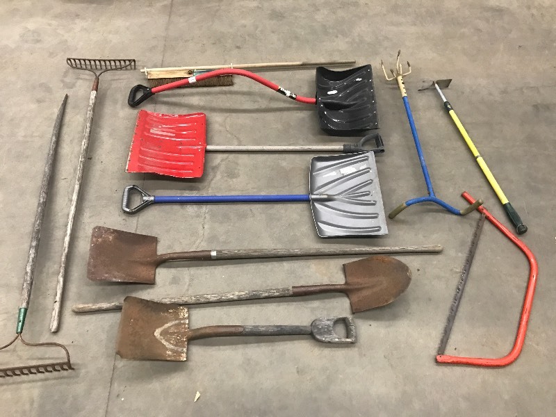 lot 41 image: Lot Of Assorted Lawn & Garden Hand ...