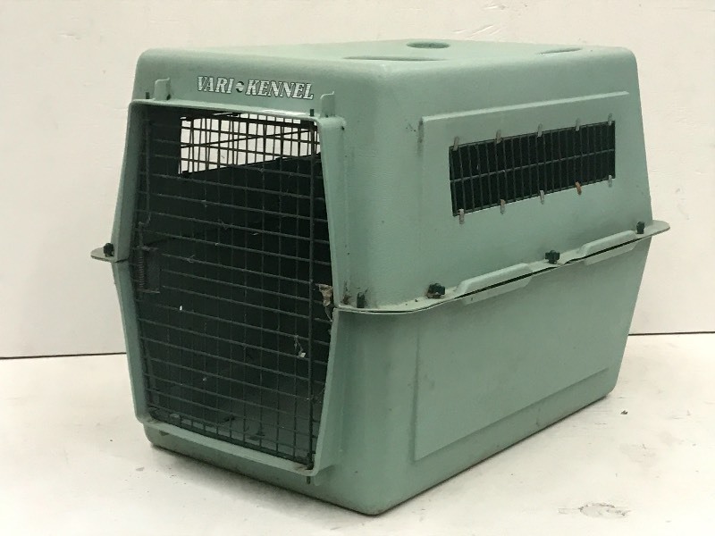 lot 46 image: Vari-Kennel 22x23x32 Pet Kennel ...