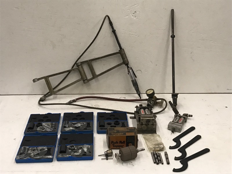 lot 62 image: Box Of Assorted Jack Screw Utility...