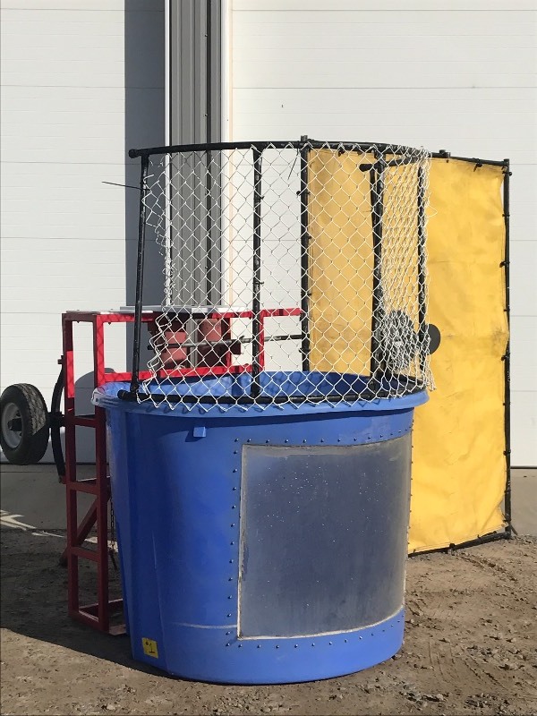 lot 1 image: Towable Party-Rental Dunk Tank