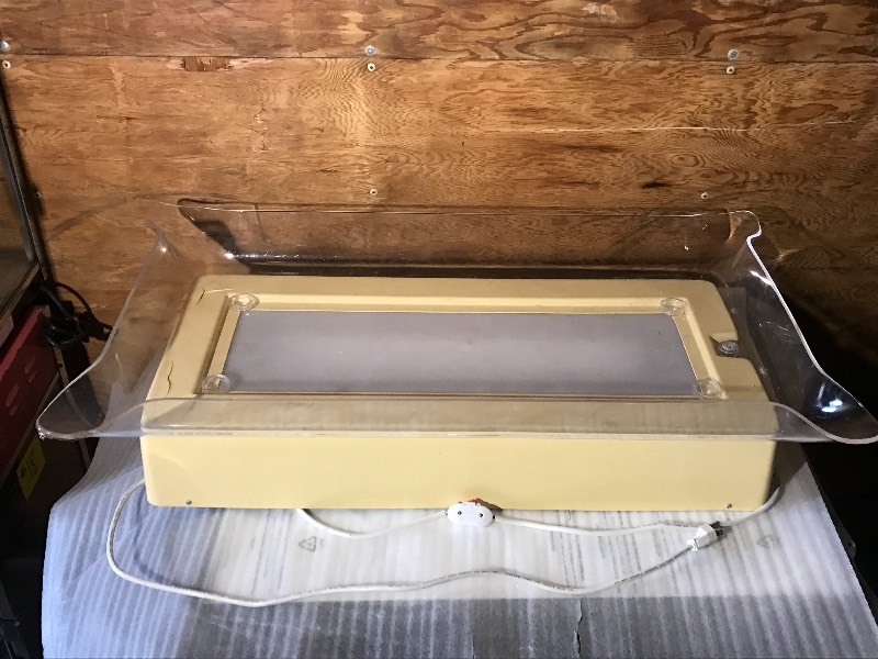 lot 30 image: Glo-Ice Commercial Illuminated Ice Tray