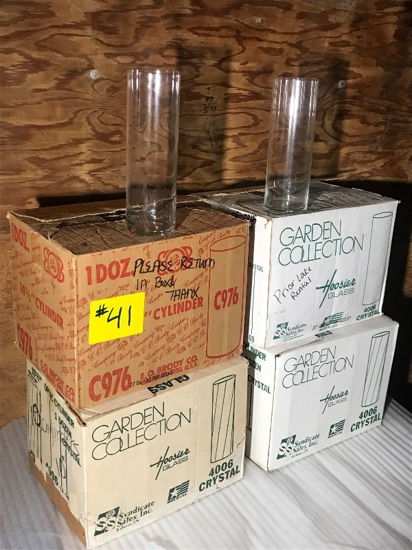 lot 41 image: (4) Cases Of Party-Rental Glass Vases