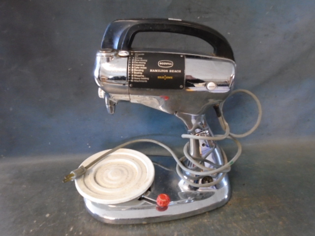 lot 21 image: Vintage 1938 Hamilton Beach Mixer
