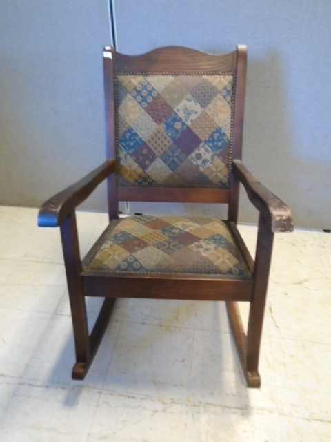 lot 9 image: Wooden Rocking Chair