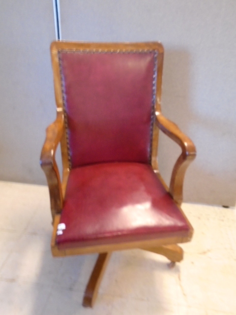 lot 4 image: Office Chair