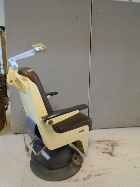 lot 71 image: Vintage Electric Hydraulic Chair