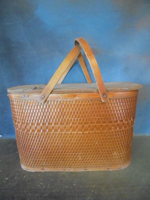 lot 54 image: Picnic  Basket