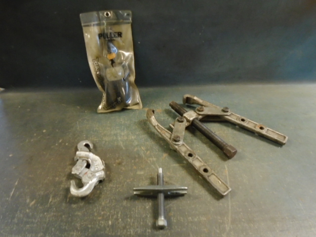 lot 102 image: Pulley Puller