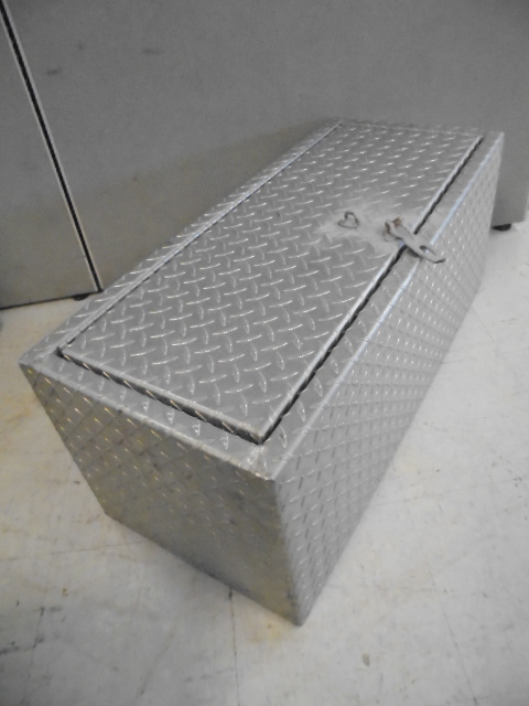 lot 120 image: Diamond Plate Metal Tool Box