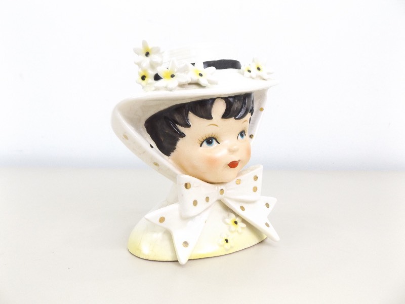 lot 5 image: Vintage Porcelain Lady Head Vase