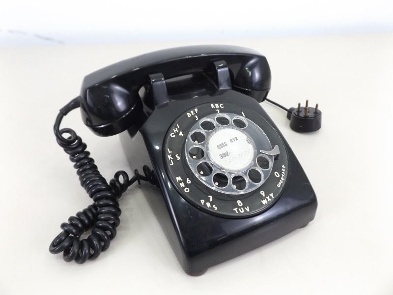 lot 6 image: Vintage Rotary Phone