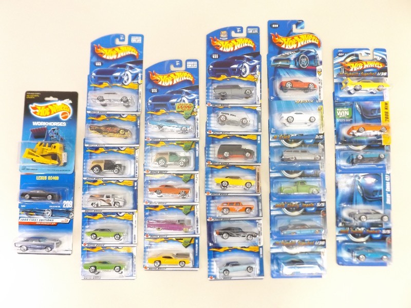 lot 31 image: 32 - 1987-2007 Hot Wheels American Muscle Cars