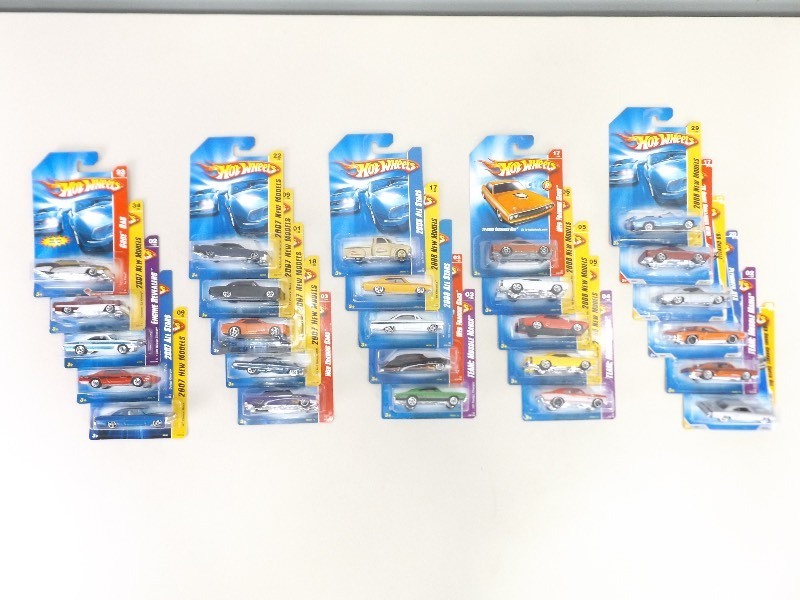 lot 32 image: 26 NEW 2007-2009 Hot Wheels&nbspAmerican Muscle Cars