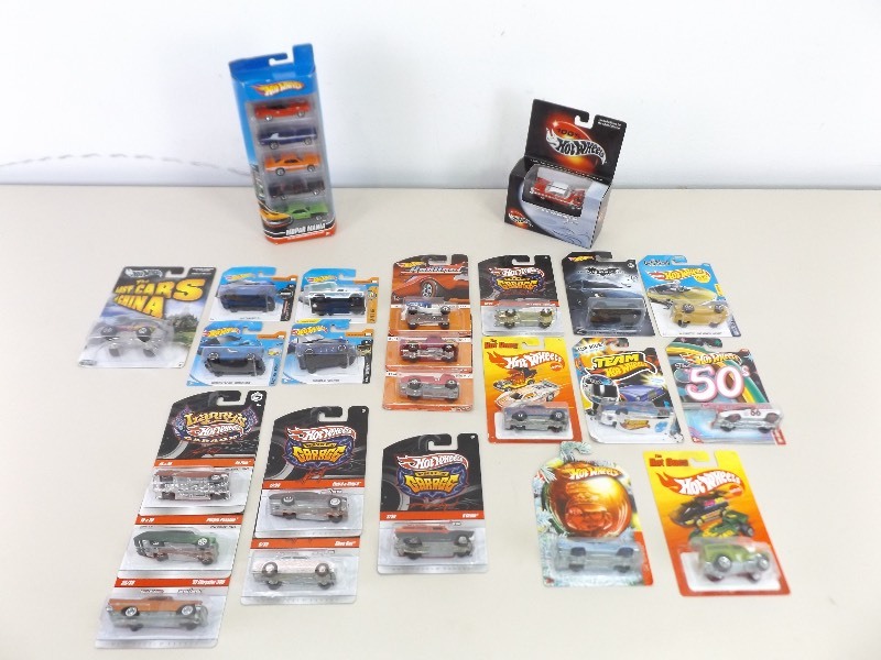 lot 36 image: 28 NEW Hot Wheels Real Rider, etc. American Muscle Cars
