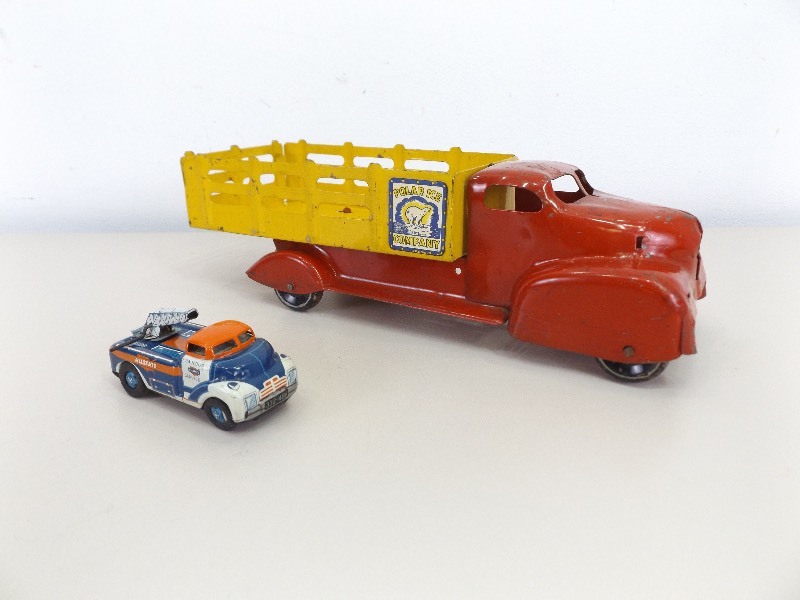 lot 41 image: Vintage MetalTin Toy Trucks