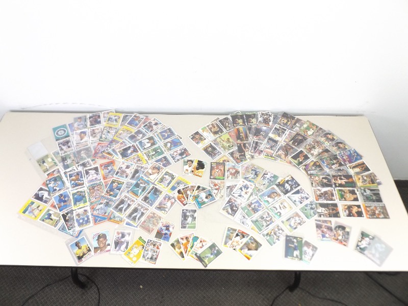 lot 42 image: Baseball, Basketball, and Football Cards
