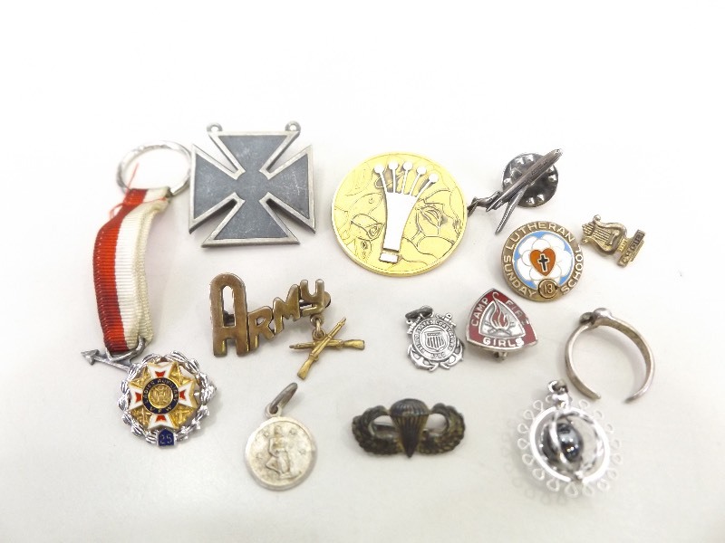 lot 60 image: Lot of Vintage .925 Sterling Silver Pins, Medals, etc.