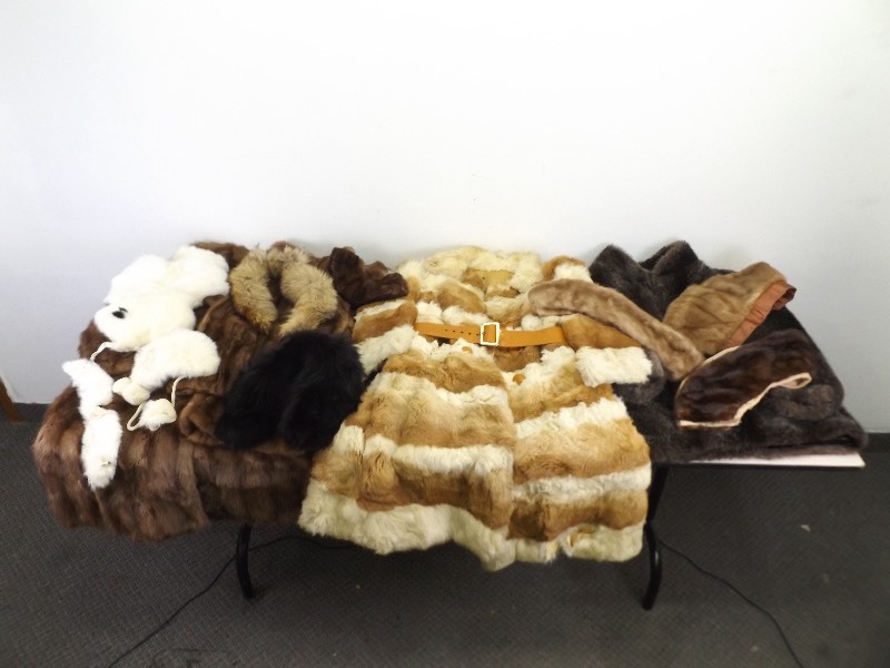 lot 72 image: Large Lot of Vintage Womens Fur Coats, and Fur Accessories