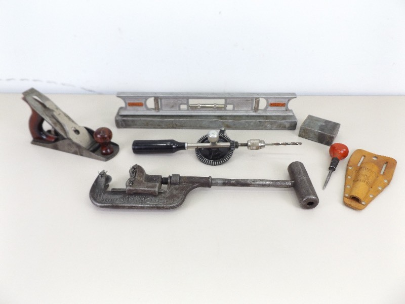 lot 85 image: Lot of Vintage Wood plane, Stanley, etc. Tools
