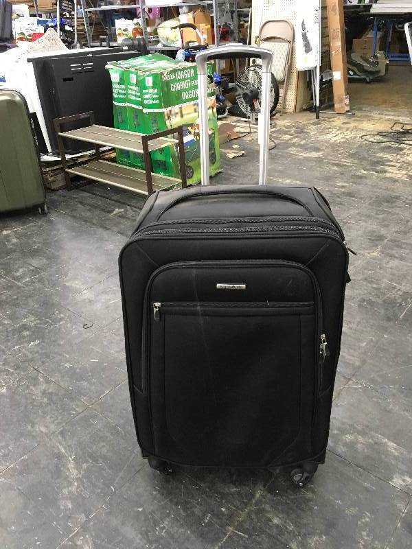 lot 330 image: Samsonite Ultra Lite 2.0 Luggage, Retail $159.99