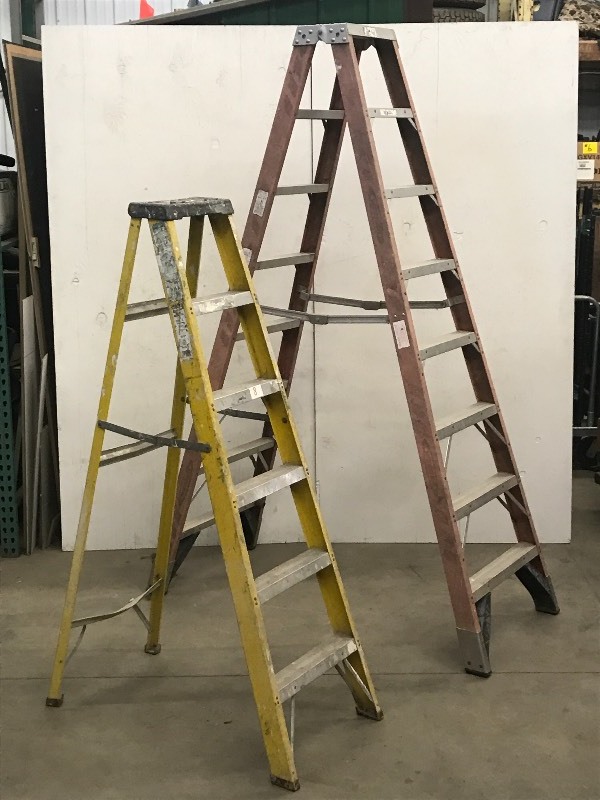 lot 8 image: (2) Step Ladders