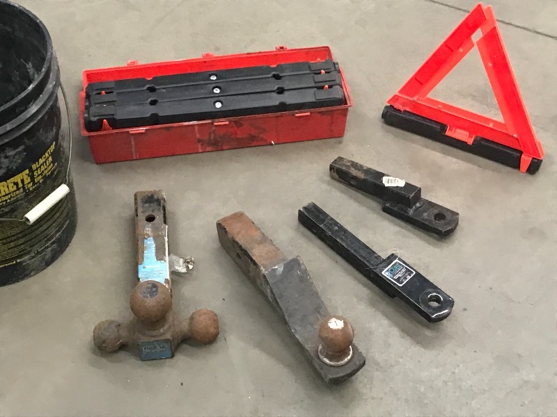 lot 33 image: Lot Of Tow Hitches & Reflective Triangles