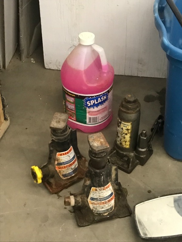 lot 50 image: Automotive & Bottle Jacks, Automotive Fluids, Etc