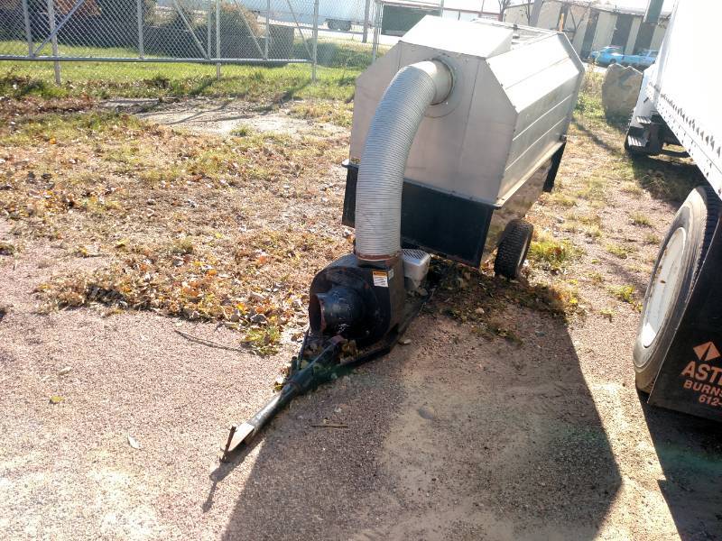 Trac Vac Pull Behind Leaf Vacuum, 1...