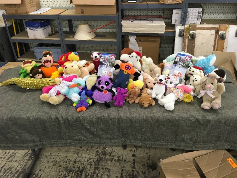 Mixed Lot of Stuffed Animals