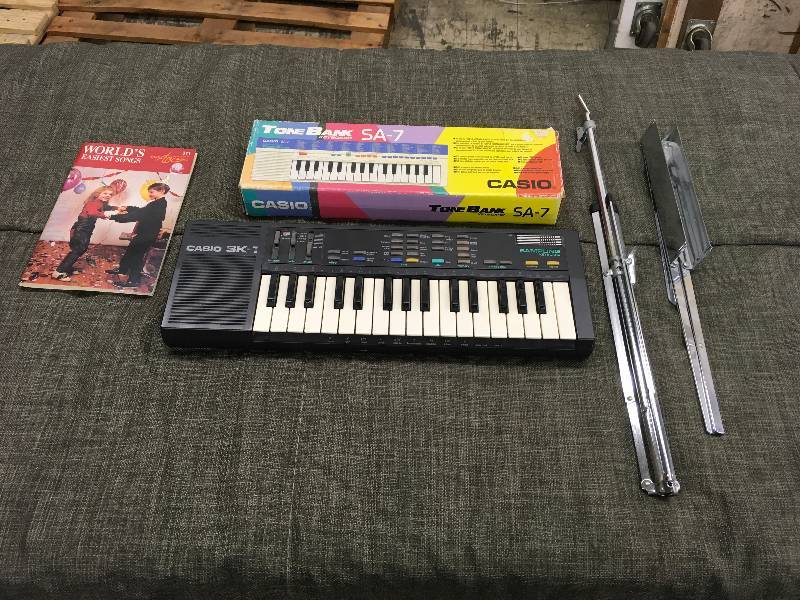 Casio Keyboard wAccessories