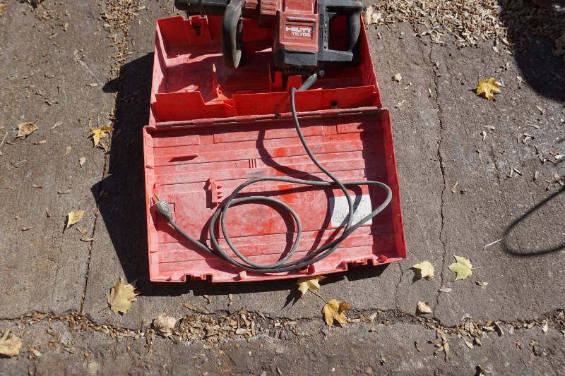 lot 9 image: Hilti Model TE705 Commercial Electric Demolition Jack Hammer With Case