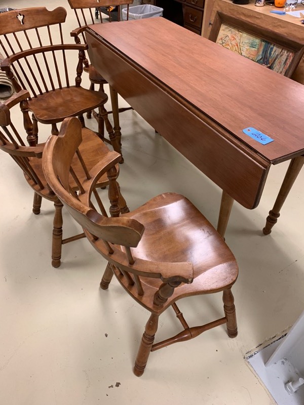 lot 206 image: FLIP-UP CONVERTIBLE DROP-LEAF TABLE w CHAIRS