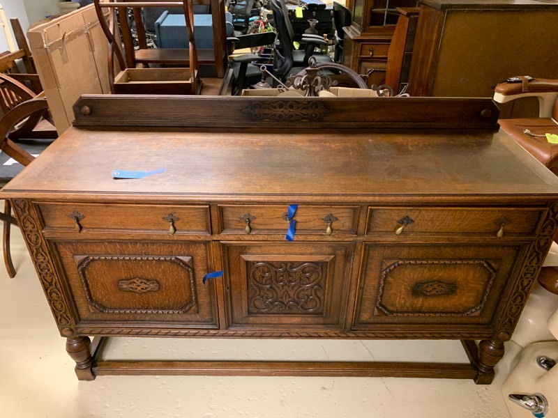 lot 211 image: VINTAGE QUARTER SAWN OAK BUFFET
