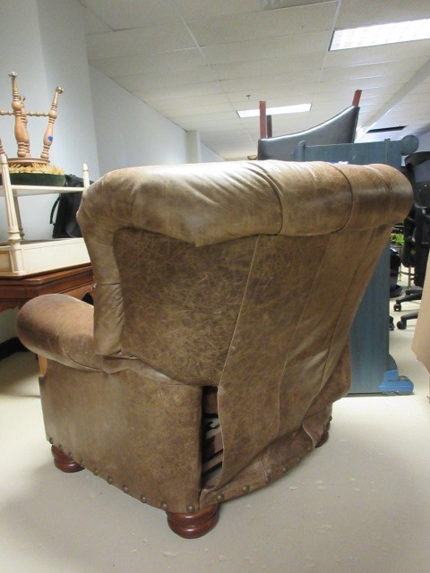 lot 216 image: LEATHER RECLINING CHAIR