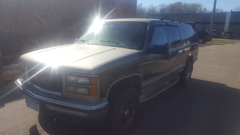 1999 GMC 1500 Suburban SLT 4-Door Wagon