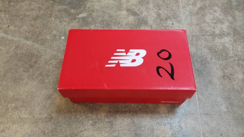 lot 20 image: New Balance Mens CUSH 365v1 Walking Shoe - Black 7.5
