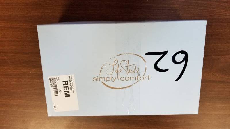 lot 62 image: LifeStride Womens Carla Pump - Wide Stone 8