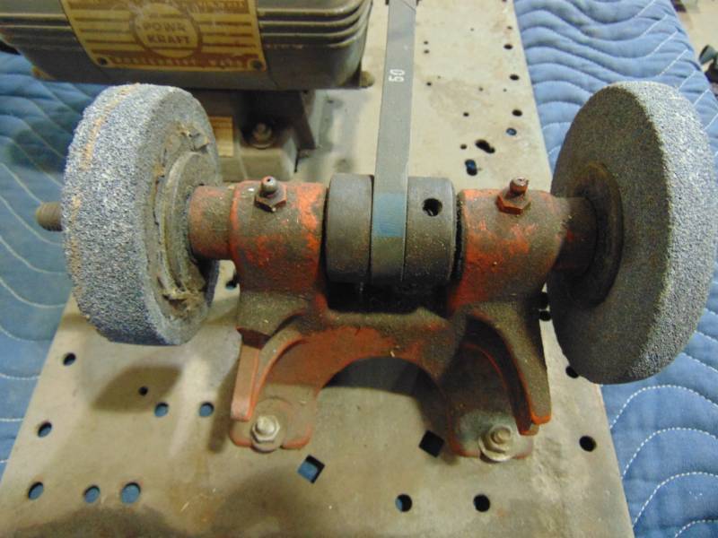 lot 10 image: Bench Grinder
