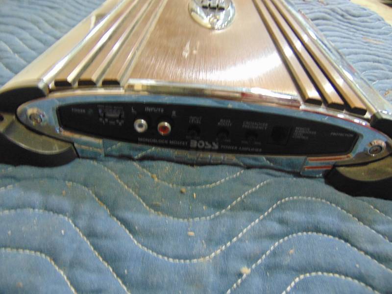 lot 16 image: Boss 2000 W Stereo Amp