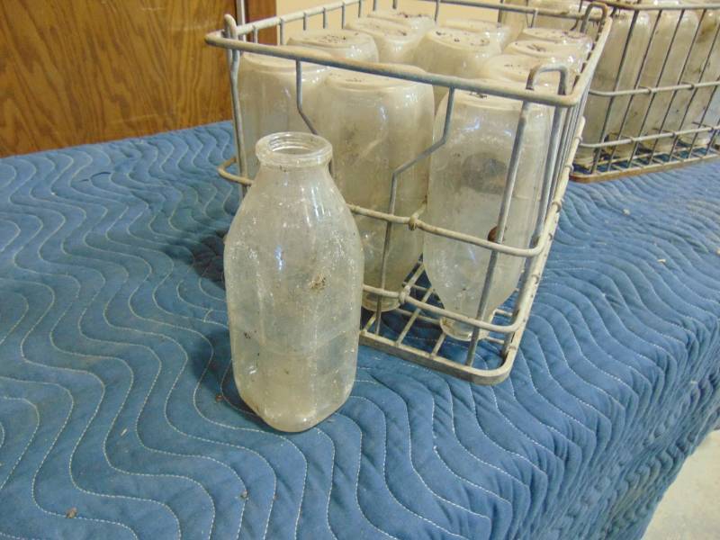 lot 19 image: (24) Vintage Glass Milk Bottles with Wire Holding Case