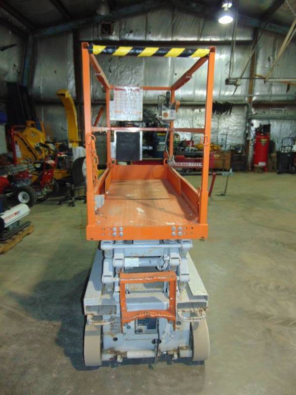 lot 57 image: 3219 Skyjack Scissor Lift