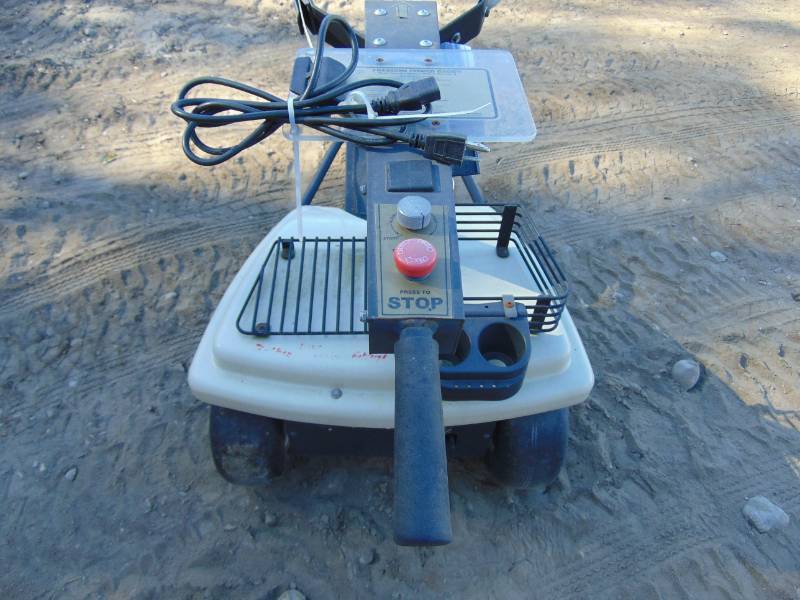 lot 60 image: Electric Golf Club Bag Power Cart